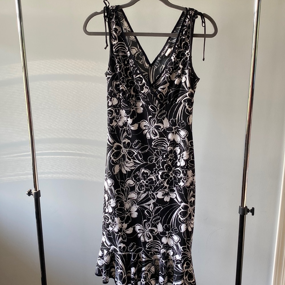 Black & white sleeveless dress